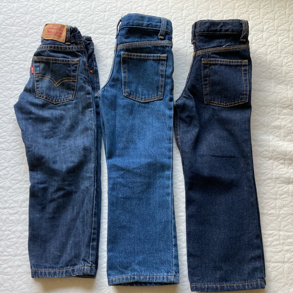 4t blue Jean bundle. Two Cat n Jack, one Levi’s, and all different lengths.
